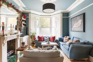 Stunning 5BR Renovated Period London Family Home - 4