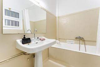 Boutique 5BDT-3 ΒATH Apt with Eclectic Style- Acropolis - 8