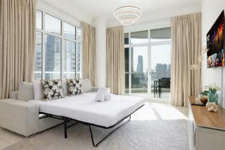 Luxury Marina Views Near Mall & Beach, with Gym, Swimming Pool & Car Park - 6