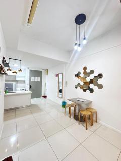 reSTARY - Kinabalu Blue, Sutera Avenue Infinity Pool - Imago Opposite - KK City- 2BR,6Pax 来沙旅 亚比蓝海主题公寓 - 无边际日落海景泳池 - Imago商场对面 - KK市中心 - 2房6人 - 6