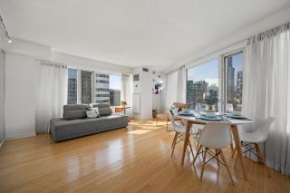 Luxury High-Rise Suite on the 27th Floor Near Eaton Centre - 8