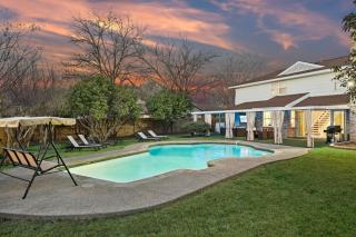 Elegant 5BR 2,5BA Holiday Home with Pool, Jacuzzi, BBQ, and Cinema Room - 7