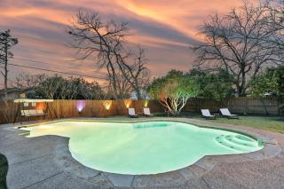 Elegant 5BR 2,5BA Holiday Home with Pool, Jacuzzi, BBQ, and Cinema Room - 4