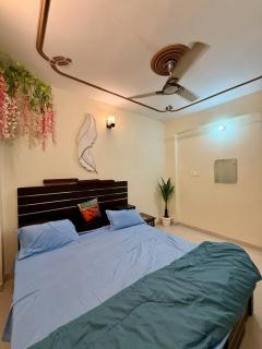 Lakshman Villa Suites near kashi vishwanathTemple and Ghat - 3