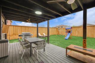 Elite 5BR 3,5BA Holiday Home with Game Room, Hot Tub, & Sauna - 9