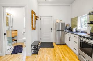 Flora Studio on the Lake - 4