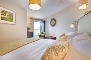 2 Bed in West Bay oc-wy487 - 2