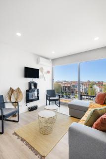 Blue Breeze Espinho | Pool View, Gym & Balcony - 2