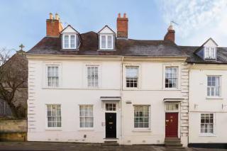 Historic 2 Bed in Central Warwick - Pass the Keys - 9