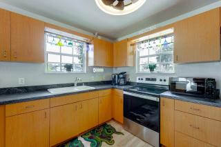 Canal-Front Weeki Wachee Home with Dock and Game Room! - 2