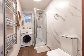 Modern City Apartment - Rest & Recharge - 2