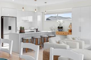 Summer Bay House - Lakefront Escape at Encounter Bay - 1