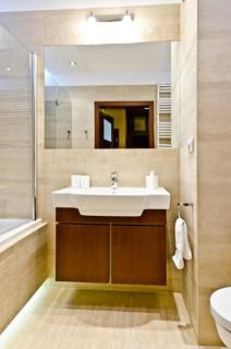 2 Bedrooms, 7 Minutes from Airport - Warsaw - 4