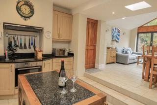 Shipwrights, 11 Coronation Road - 3