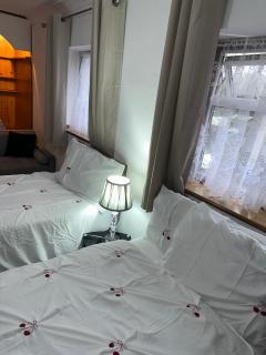 Clayburn Spacious Twin Bed Large Room - 8