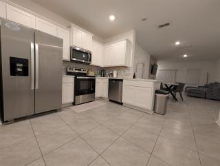 Spacious 3BR Jacksonville Townhome With King Bed - 3