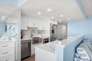 Quay-Upgraded Ocean Front 3 Bedroom Condo with Indoor & Outdoor Pools! - 1