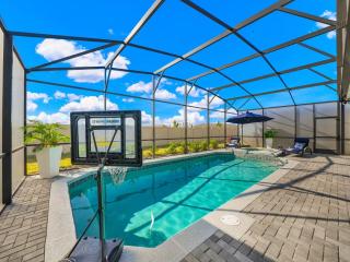 New 10-bedroom Luxury Retreat, Private Pool and Spa, Near Disney and Orlando - 9