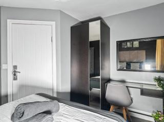 Glorious 2 - bed Flat with Free Parking - 3