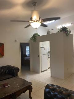 Cozy 3-BR Villa in Sun n Lake - 1
