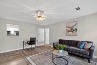 Bright Stockbridge condo with full kitchen - 4