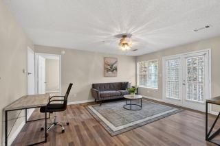 Bright Stockbridge condo with full kitchen - 9