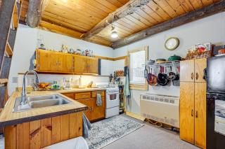 4 Mi to Ski Brule Cozy Cabin with Screened-In Porch - 1