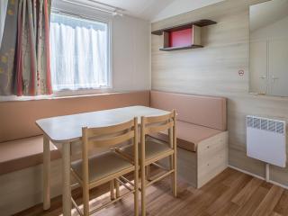 Mobil home spacieux avec terrasse pour 8 personnes - API-1-52-1343 - 7