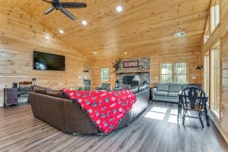 Boat and Relax! Wooded Northport Home on 60 Acres - 7