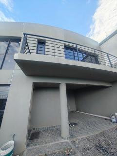 Triplex con vista hermosa - 0