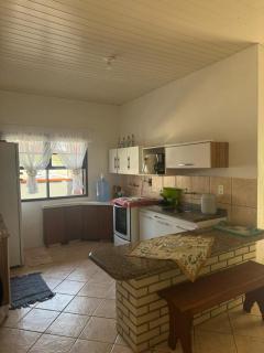 Casa a 100 m da Praia da Enseada em São Francisco do Sul com 2 Quartos - 4