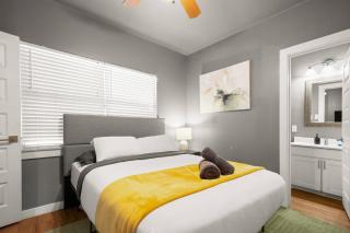 Spacious 1BR in Walkable Austin • WiFi + Park - 3
