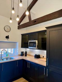 Boutique Penthouse Stay in Gloucester with Free Parking - 5
