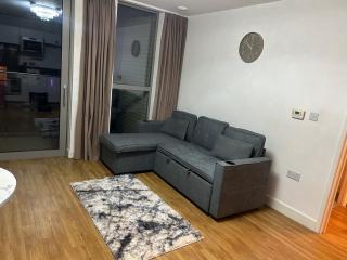 Central 1-Bed Apt for 4 Near Transport & Shops - 8