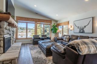 Fairway Front Luxury with Sweeping Mountain Views 4BR - 9