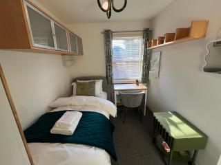 2 Bedroom Apartment 11 Minutes From Stansted Airport - 5