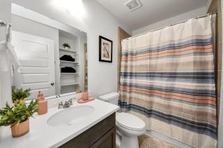 Stylish 3Bedroom Oasis Near Katy Mills - 5