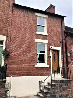 Amazing City Cottage close to River - 1