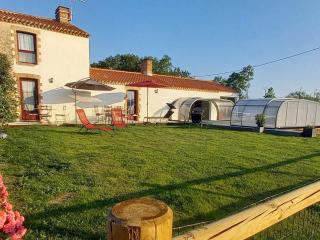 Gîte rénové avec piscine chauffée et jardin clos, à proximité des plages et de la campagne bio. - FR-1-426-531 - 0