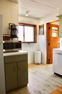 Ely Camp Haus - Vintage home in Downtown Ely - 2