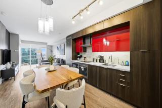 Modern City Condo with Parking Walk to CN Tower - 2