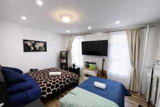 Next to Manhattan 2 Bedrooms Apartment - Subway 20 steps, Manhattan 1 Stop -  - 1