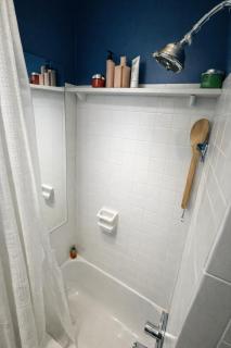 Next to Manhattan 2 Bedrooms Apartment - Subway 20 steps, Manhattan 1 Stop -  - 3
