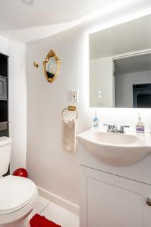 Updated Apt with Private Entry and FREE Parking - 8