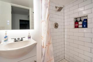 Updated Apt with Private Entry and FREE Parking - 6