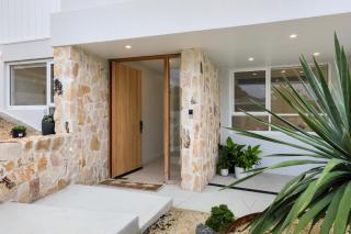 Villa Bianco at Caves Beach - Luxe Coastal Sanctuary - 7