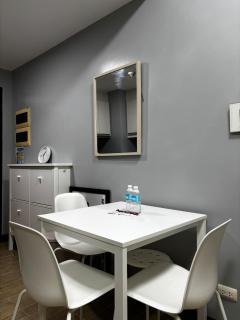 27 Festive Front Studio - 1