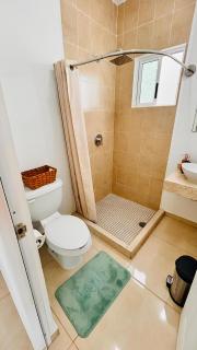 Casa 3 recámaras en residencial con pool y casa club ideal familias y grupos AC WiFi - 2