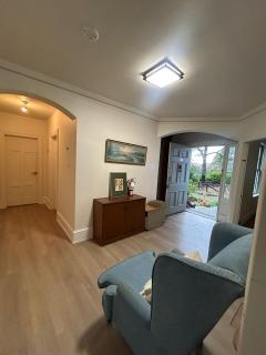 Vancouver Airport & UBC Private Rooms - Free Parking, Fast Wifi - 7