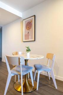 The Valley Edit | Designer Stay, Carpark + Pool - Apartment - 6